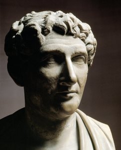 Ovidius feje (márványszobor) alkotó: Roman