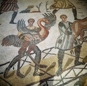 Vadász struccot rakodó hajóra, részlet a Nagy Vadászat padlójáról, Villa Romana del Casale Piazza Armerina, Szicília (mozaik) alkotó: Roman