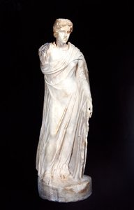 Kanephoros (márvány) alkotó: Roman