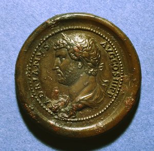 Hadrianus-érem, 117-38 (arany)
