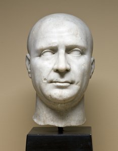 Egy Isis-pap portréja, Kr.u. 2. század eleje (prokonnészi márvány) alkotó: Roman