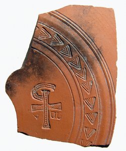 Fazekastöredék betűkombinációval, amely Jézus Krisztus nevének rövidítése, Észak-Afrika, Kr. u. IV. század alkotó: Roman