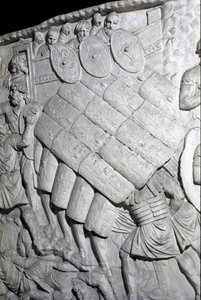 Római művészet: „” a rómaiak támadása az első háború alatt”” 1862-es formanyomtatvány, amely a Traianus császár (53-117) uralkodása idején épült római Traianus oszlop (Trajane oszlop) (Colonna Traiana) domborműveit reprodukálja (alacsony megkönnyebbülés) alkotó: Roman