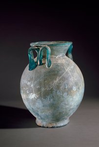 Római művészet: fogantyús üvegváza. Pompeiből, Olaszországból. Nápolyi Nemzeti Régészeti Múzeum alkotó: Roman