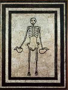 Római művészet: két kancsót tartó csontváz. 1. századi mozaik. Nápoly, museo nazionale archeologico – Római művészet: csontváz két kancsót tartva. 1. századi mozaik Pompejiből. Nemzeti Régészeti Múzeum, Nápoly, Olaszország alkotó: Roman