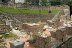 Római művészet: kilátás a római színházra (Kr. e. 1.), Trieszt Olaszország (fotó) alkotó: Roman