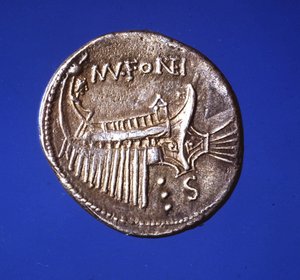 Gályát ábrázoló ezüst érme, i.sz. 91. alkotó: Roman
