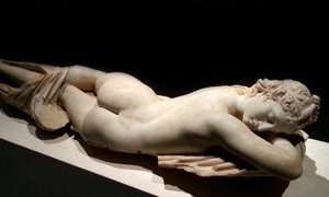 Alvó Hermafrodita: római művészet Kr. e. 1. század. alkotó: Roman