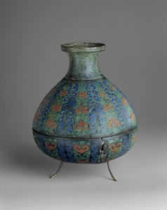 Váza, i.sz. 250–300 (champlevé zománc és rézötvözet) alkotó: Roman