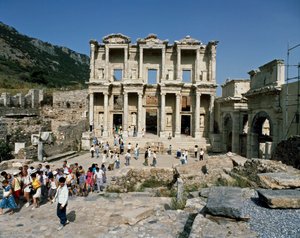A 117-ben épült Celsus-könyvtár képe. Fríz részlete alkotó: Roman