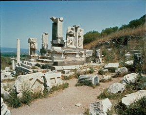 Kilátás a Memmius emlékműre alkotó: Roman