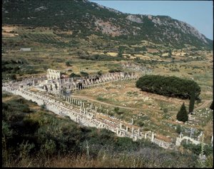 Kilátás a Curetes utcára a Celsus könyvtár felé. alkotó: Roman