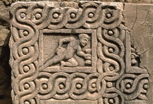 Építészeti töredék faragott díszítéssel, részlet, magas császári időszak (Kr. e. 27-395) (lásd még: 267011) alkotó: Roman Imperial Period