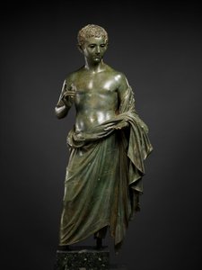 Egy arisztokrata fiú bronzszobra, ie 27-14 (bronz) alkotó: Roman Imperial Period