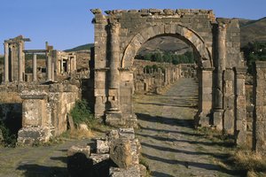 Kártya, boltív és Vénusz-templom (bal oldalon), magas császári időszak (i. e. 27-395) alkotó: Roman Imperial Period