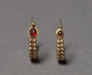Fülbevaló alkotó: Roman Imperial Period