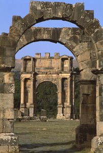 Caracalla császár tiszteletére épült diadalív, a magas birodalmi időszak (i. e. 27-395) alkotó: Roman Imperial Period