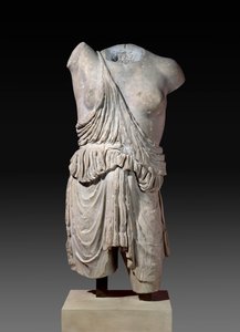 Kr.e. 430 körüli görög bronz Amazonas, római másolata (márvány) alkotó: Roman Roman