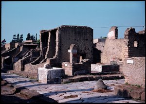 Keresztút a cardo V és az alsó decumanum között, Kr.e. 5. század – Kr. u. 1. század alkotó: Roman Roman