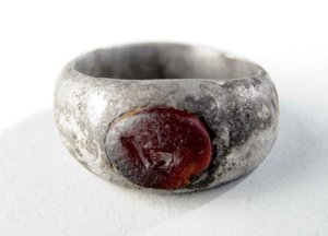 Ujjgyűrű mélynyomással (ezüst) alkotó: Roman Roman