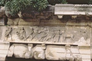 Szabinok nemi erőszaka, a Basilica Aemilia frízéből (márvány) alkotó: Roman Roman