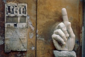 Jobb kéz, Konstantin kolosszusából (márvány) alkotó: Roman Roman