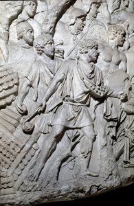 Római művészet: „” Dák harcosok kőhajítóval (lándzsával) az első daciai háború alatt”” 1862-es formanyomtatvány, amely a római Traianus oszlop (Trajane oszlop) (Colonna Traiana) domborműveit reprodukálja Rómában, amely a római uralkodása idején épült. Trai alkotó: Roman Roman
