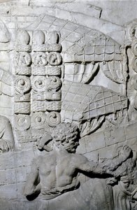 Római művészet: „Római táborhely” 1862-ben készült öntőforma, amely a Traianus császár (53-117) uralkodása alatt épült római Traianus-oszlop (Trajane oszlop) (Colonna Traiana) domborműveit reprodukálja. A Trajane-oszlop a győztes hadjáratokról állít emléke alkotó: Roman Roman