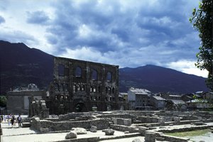 Az aostai római színház. alkotó: Roman Roman