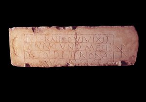 Római ókor: Jubenalis nevű loculus plakett, halott gyermek sírfelirata. Róma katakombáiból. Párizs, Louvre Múzeum alkotó: Roman Roman