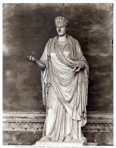 Vesta szűz vagy Romulus papnő szobra (márvány) (f/w fotó) alkotó: Roman Roman