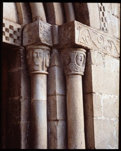 A templom fővárosai alkotó: Romanesque