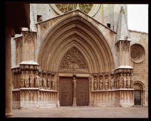 Gótikus művészet: a tarragonai Szent Thecle-székesegyház központi portáljának részlete alkotó: Romanesque