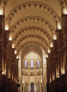 A Vezelay-székesegyház belseje alkotó: Romanesque