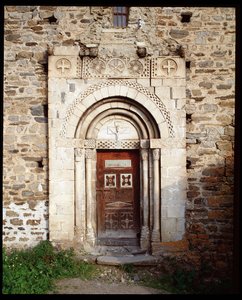 A templom portálja alkotó: Romanesque