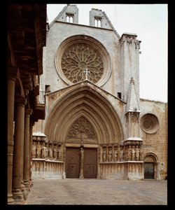 Román és gótikus művészet: a Cathedrale Sainte Thecle (Sainte-Thecle) homlokzata Tarragonában alkotó: Romanesque