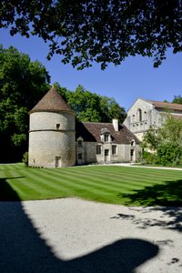 Román építészet: kilátás a burgundi Fontenay ciszterci apátság galambodára és kennelére alkotó: Romanesque