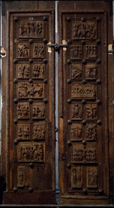 Román művészet: a németországi kölni (Sankt Maria im Kapitol, Koln) Kapitóliumi Szent Mária-templom faajtója a 12. század közepéről alkotó: Romanesque
