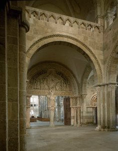 Az apotres küldetését jelképező narthex és központi dobhártya képe. Santa Maria Magdalene bazilika (Sainte Marie Madeleine (1096-1106), Vezelay, Yonne alkotó: Romanesque