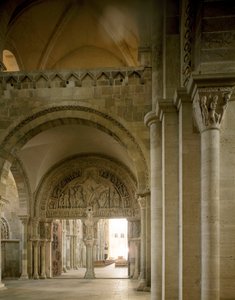 Az apotres küldetését jelképező narthex és központi dobhártya képe. Santa Maria Magdalene bazilika (Sainte Marie Madeleine (1096-1106), Vezelay, Yonne alkotó: Romanesque
