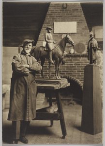 A stúdióban, Cyrus Dallin (fekete-fehér fotó) alkotó: Ross W. Baker