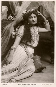 Constance Drever brit színésznő, 1907. alkotó: Rotary Photo