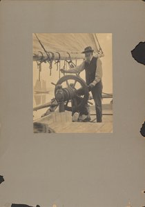 [Férfi a hajó kormányánál] alkotó: Rudolf Eickemeyer, Jr.