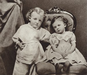 Lenin négy évesen és nővére, Olga, Szimbirszk, 1874 alkotó: Russian Photographer