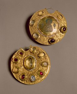 Kolt Medallion, Ryazan (arany gyöngyökkel, zománccal és drágakövekkel)
