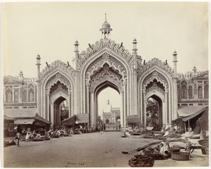 Hosseinabad bazárjának kapuja, Lucknow A Hooseinabad Bazaar kapuja (eredeti cím)