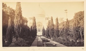 Agra; a Tádzs a szökőkúttól nézve alkotó: Samuel Bourne