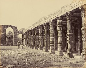 Delhi; Hindu oszlopcsarnok a Qutb Minarnál, északi oldal alkotó: Samuel Bourne