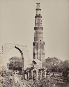 Delhi. A Kootub Minar, avagy torony Ó-Delhi romvárosában alkotó: Samuel Bourne