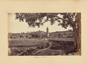 Fatehpur Sikri; a romok általános látképe (nyugati oldal), a domb lábától alkotó: Samuel Bourne